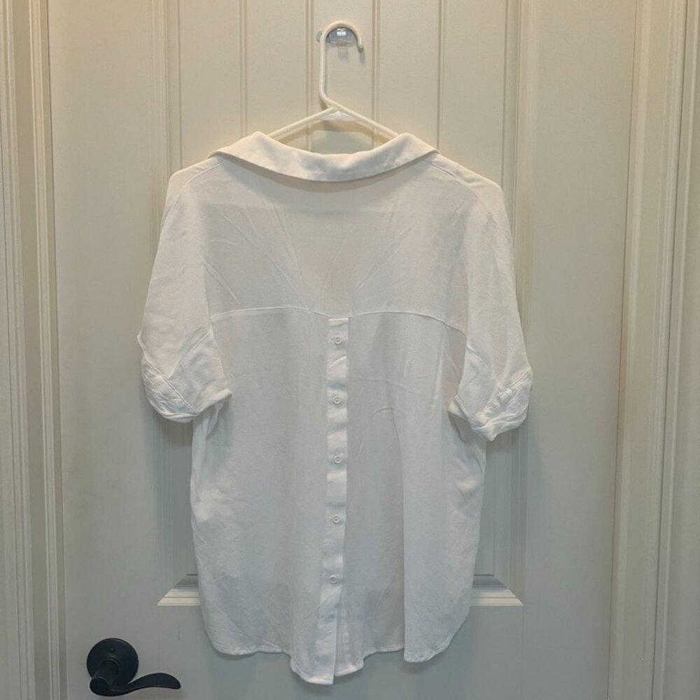 All in favor white blouse with button back detail - Picture 3 of 3